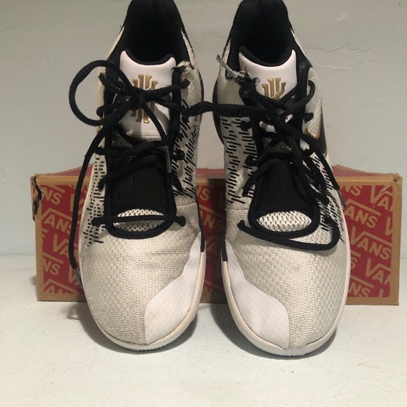 Kyrie flytrap 2 - Picture 3 of 6